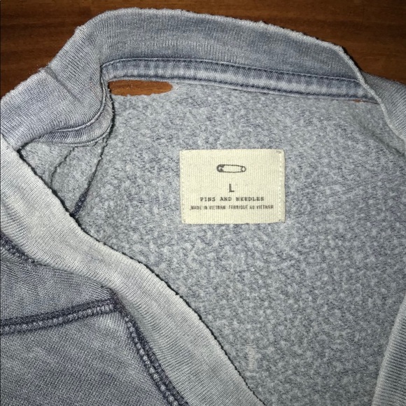 Pins And Needles Distressed Crewneck - Picture 4 of 5